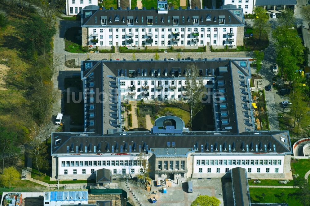 Luftaufnahme Berlin - Bauarbeiten zu einer Wohnanlage auf dem Gelände des ehemaligen US-Hauptquartiers im Ortsteil Zehlendorf in Berlin