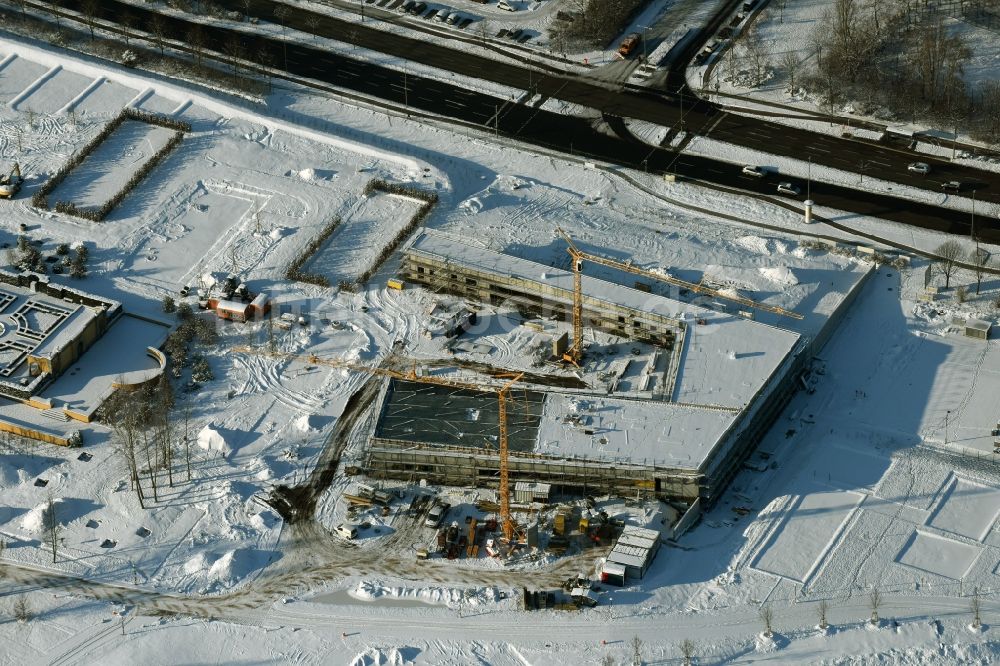 Luftaufnahme Berlin - Bauarbeiten zum Besucherzentrum am Eingang des Geländes der IGA 2017 im Bezirk Marzahn-Hellersdorf in Berlin