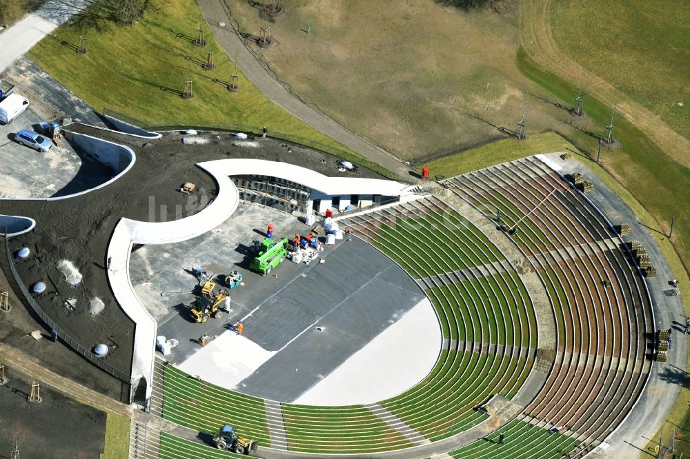 Berlin von oben - Bauarbeiten zum Besucherzentrum am Eingang des Geländes der IGA 2017 im Bezirk Marzahn-Hellersdorf in Berlin