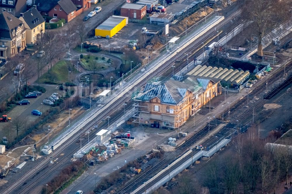 Luftaufnahme Dorsten - Bauarbeiten zur Sanierung am Bahnhofsgebäude in Dorsten im Bundesland Nordrhein-Westfalen, Deutschland