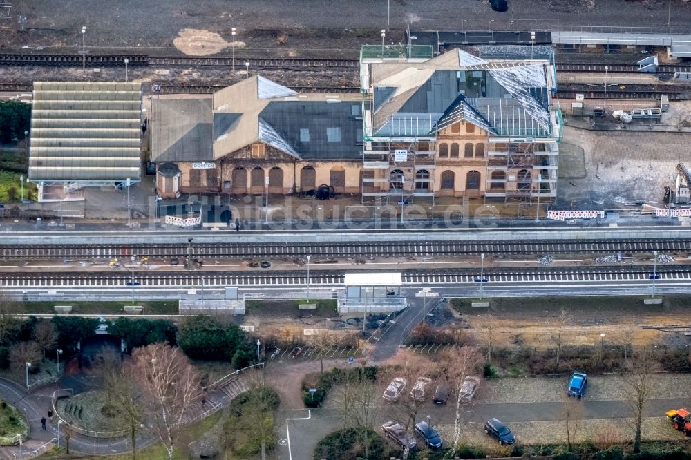 Dorsten von oben - Bauarbeiten zur Sanierung am Bahnhofsgebäude in Dorsten im Bundesland Nordrhein-Westfalen, Deutschland