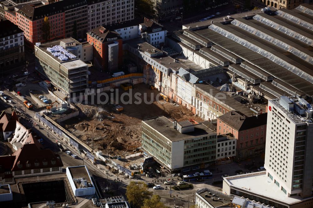 Luftaufnahme München - Bauarbeiten zur Sanierung des Bahnhofsgebäude des Hauptbahnhofes im Ortsteil Ludwigsvorstadt-Isarvorstadt in München im Bundesland Bayern, Deutschland