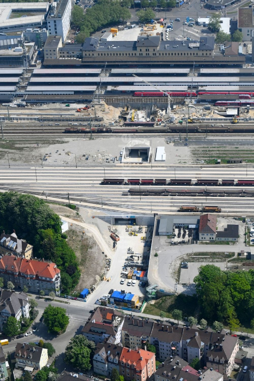 Luftbild Augsburg - Bauarbeiten zur Sanierung am Gleisverlauf und Bahnhofsgebäude Hauptbahnhof der Deutschen Bahn in Augsburg im Bundesland Bayern, Deutschland