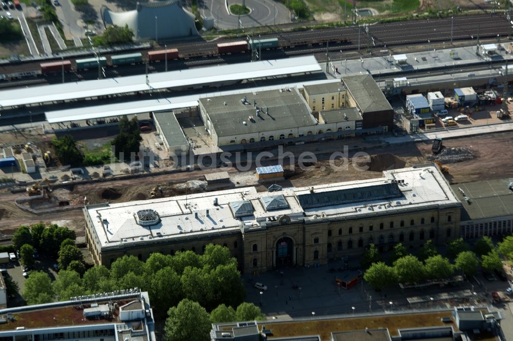 Magdeburg von oben - Bauarbeiten zur Sanierung am Gleisverlauf und Bahnhofsgebäude am Hauptbahnhof der Deutschen Bahn in Magdeburg im Bundesland Sachsen-Anhalt, Deutschland