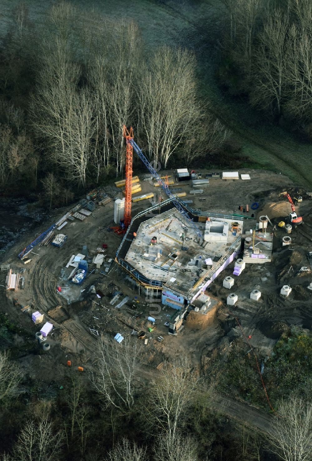 Luftaufnahme Berlin - Bauarbeiten zur Seilbahnstation auf dem Kienberg am Gelände der IGA 2017 im Bezirk Marzahn-Hellersdorf in Berlin