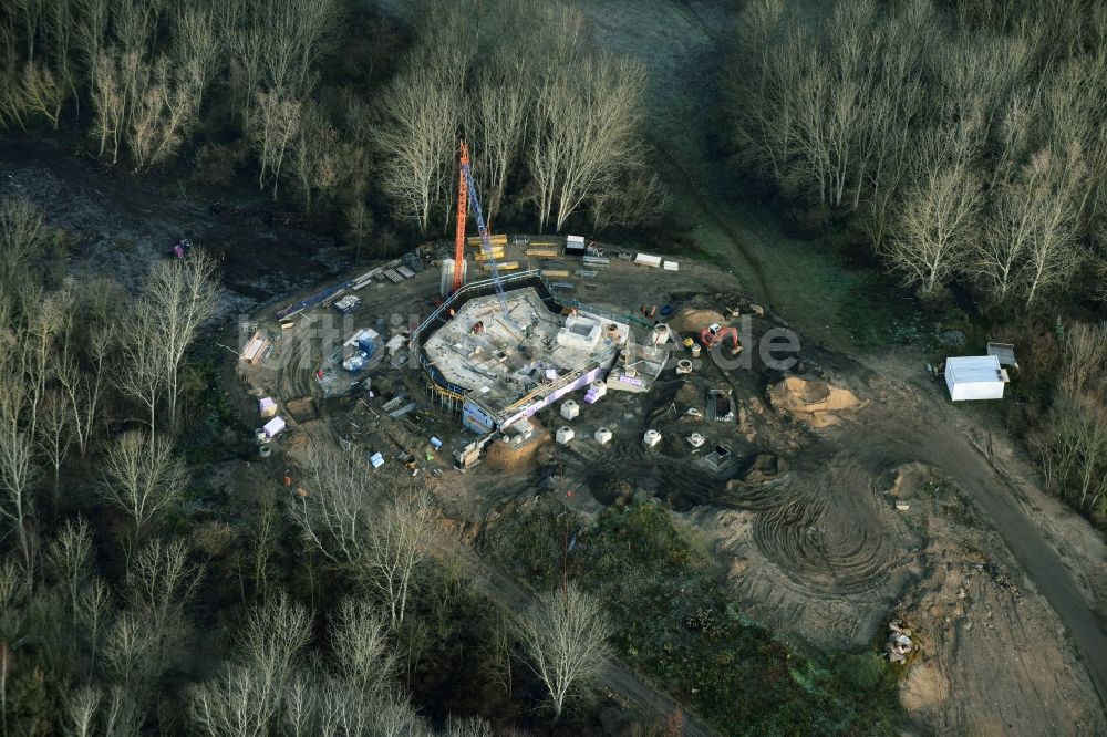 Berlin von oben - Bauarbeiten zur Seilbahnstation auf dem Kienberg am Gelände der IGA 2017 im Bezirk Marzahn-Hellersdorf in Berlin