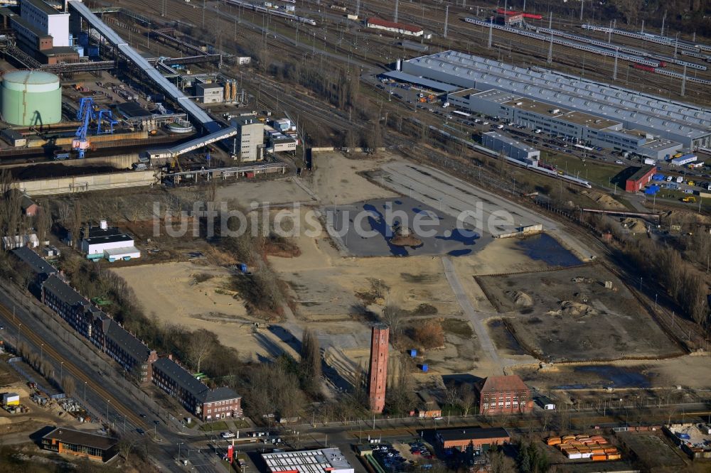 Berlin von oben - Baubrache am Kraftwerk Klingenberg in Berlin-Rummelsburg