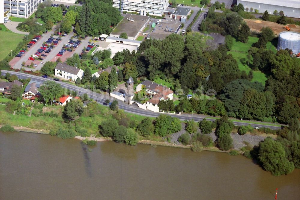 Monheim aus der Vogelperspektive: Baudenkmal und Sehenswürdigkeit des Turm Mäuseturm am Ufer des Rhein in Mohnheim in Nordrhein-Westfalen