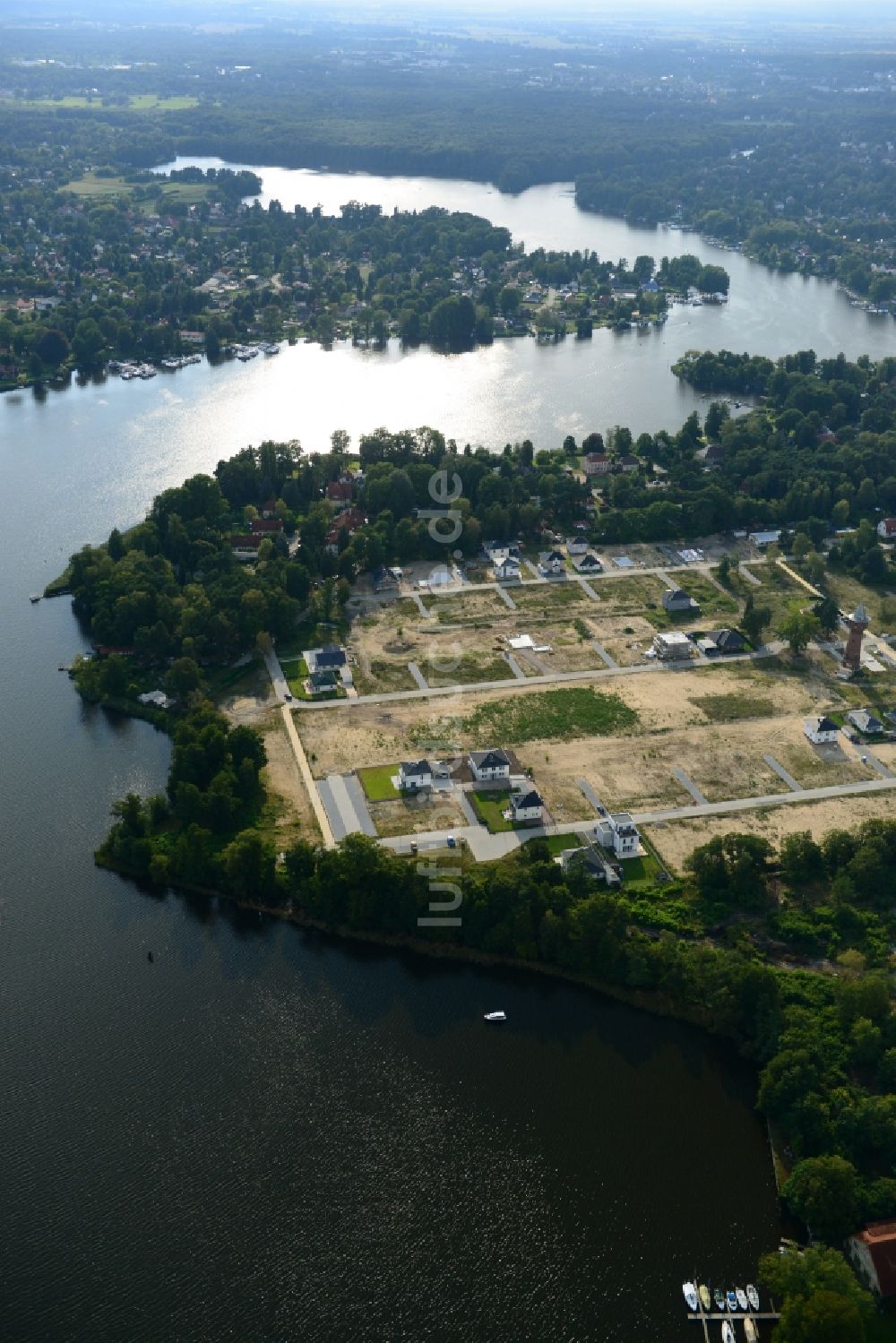 Königs Wusterhausen aus der Vogelperspektive: Baufeld des künftigen Wohngebietes Königsufer am Ufer des Zernsee am Wustroweg in Königs Wusterhausen im Bundesland Brandenburg