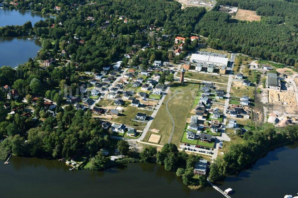 Königs Wusterhausen aus der Vogelperspektive: Baufeld des künftigen Wohngebietes Königsufer am Ufer des Zernsee am Wustroweg im Stadtteil Zernsdorf in Königs Wusterhausen im Bundesland Brandenburg