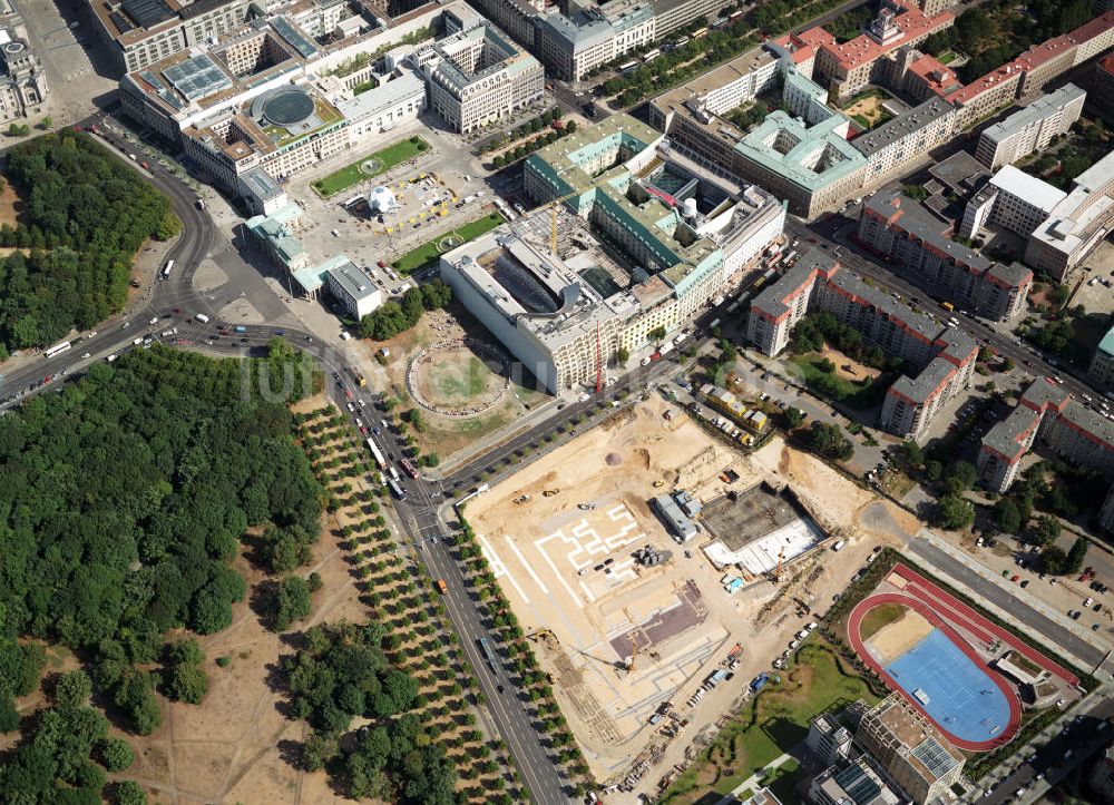 Berlin aus der Vogelperspektive: Baufeld Neubau Holocaust Mahnmal und US- Botschaft in Berlin Mitte