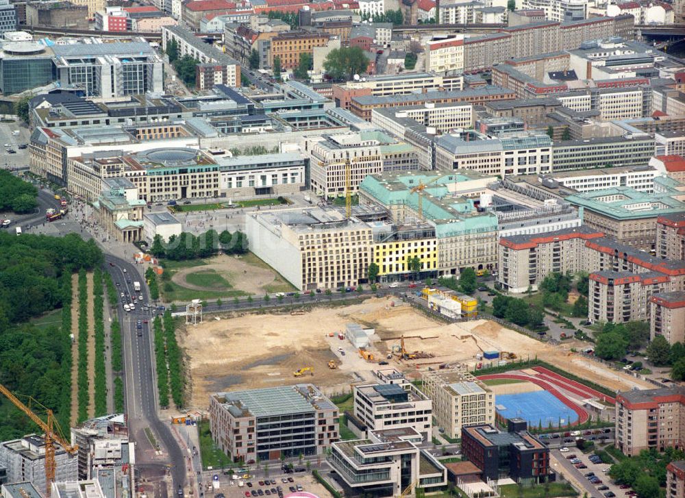 Luftaufnahme Berlin - Baufeld Neubau Holocaust Mahnmal und US- Botschaft in Berlin Mitte