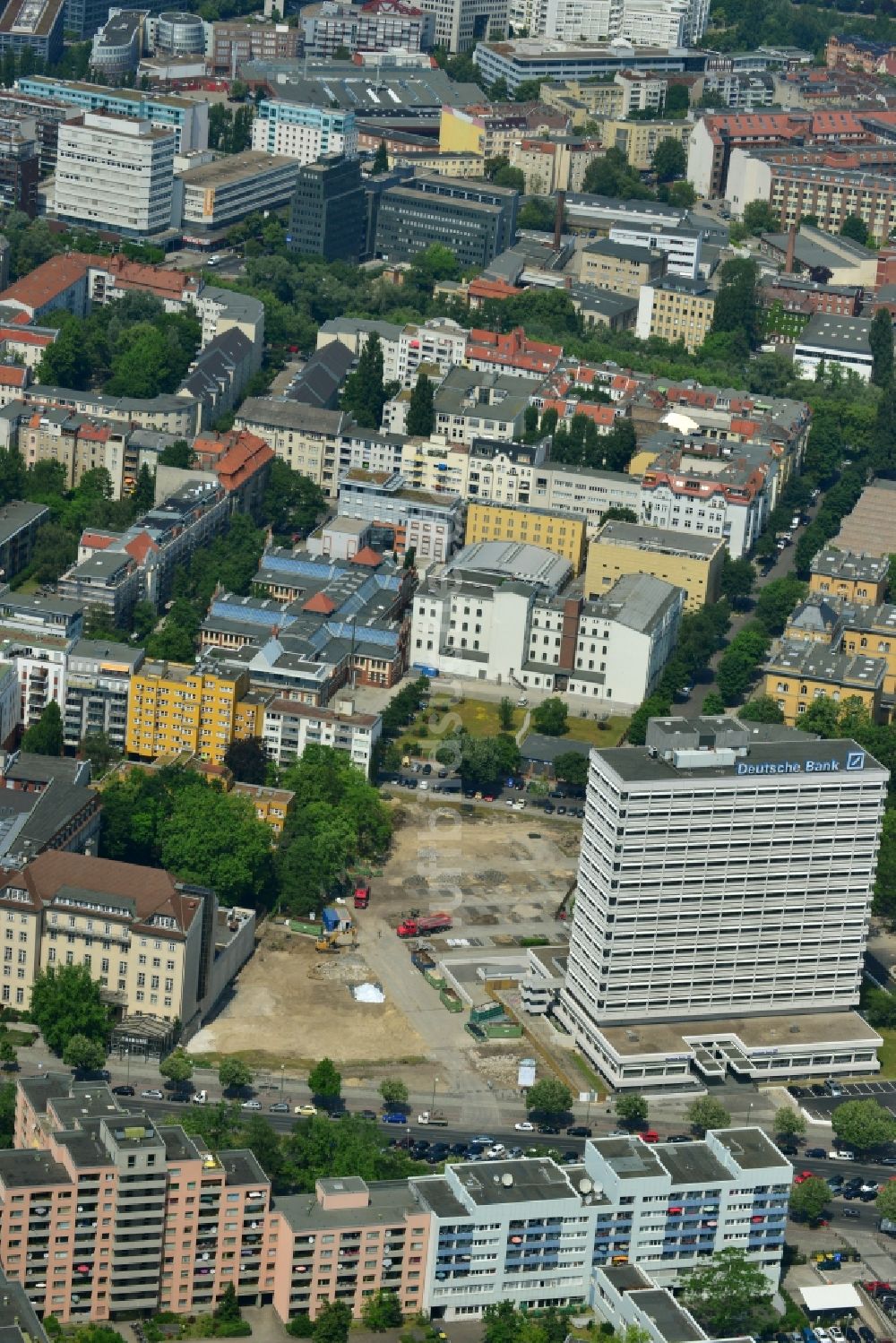 Berlin aus der Vogelperspektive: Baufeldberäumung für Neubau Deutsche Bank Campus an der Otto.Suhr-Alle im Stadtteil Charlottenburg von Berlin