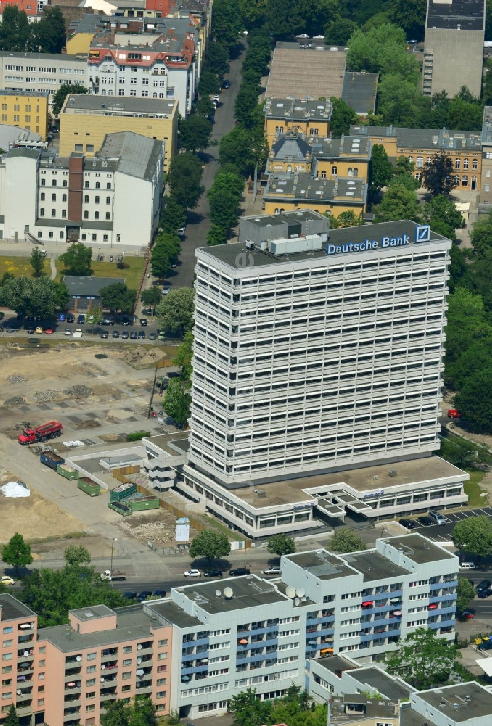 Luftbild Berlin - Baufeldberäumung für Neubau Deutsche Bank Campus an der Otto.Suhr-Alle im Stadtteil Charlottenburg von Berlin