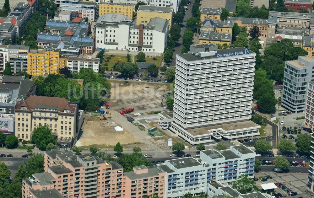 Luftaufnahme Berlin - Baufeldberäumung für Neubau Deutsche Bank Campus an der Otto.Suhr-Alle im Stadtteil Charlottenburg von Berlin