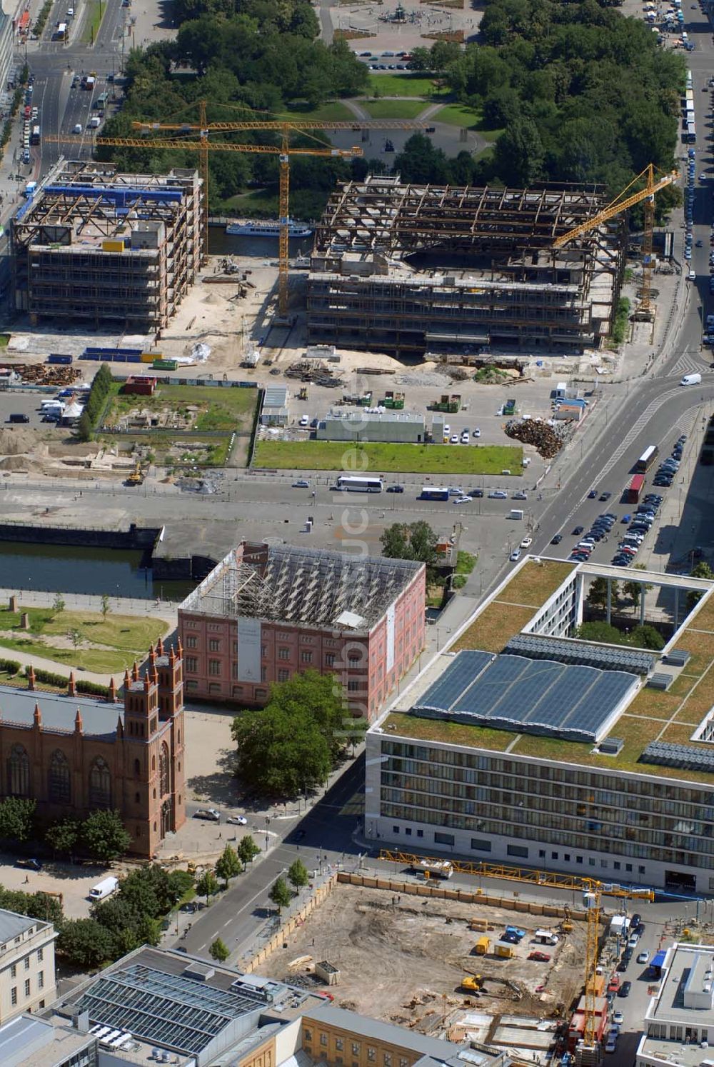 Berlin von oben - Baufelder für Wohn- und Geschäftshäuser im Umfeld des Außenministeriums in Berlin-Mitte