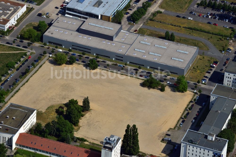 Luftbild Berlin-Adlershof - Baufläche für Bürogebäude am Medienstandort in Berlin Adlershof