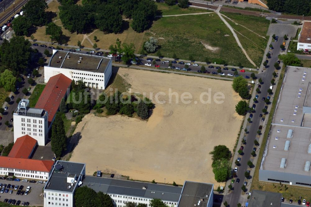 Berlin-Adlershof von oben - Baufläche für Bürogebäude am Medienstandort in Berlin Adlershof