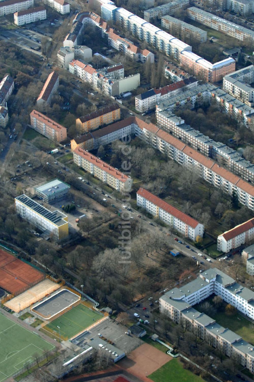 Berlin aus der Vogelperspektive: Baufläche des geplanten Wohnneubauviertels Friedrichsfelder Stadtgärten in Berlin-Lichtenberg