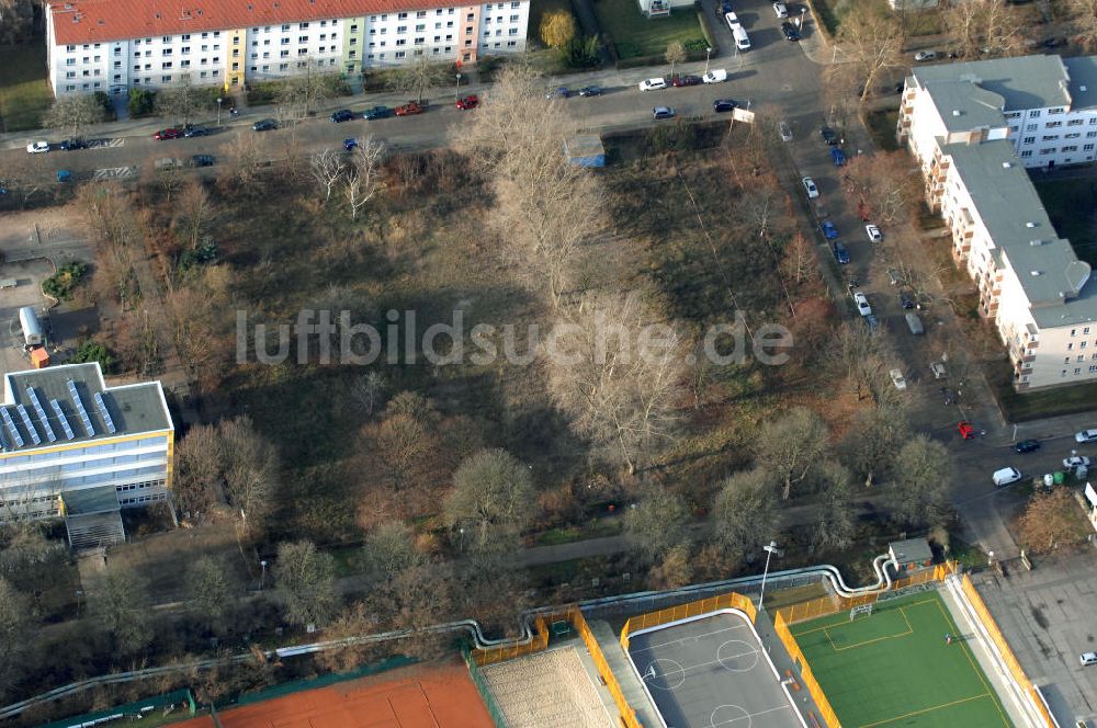 Luftbild Berlin - Baufläche des geplanten Wohnneubauviertels Friedrichsfelder Stadtgärten in Berlin-Lichtenberg