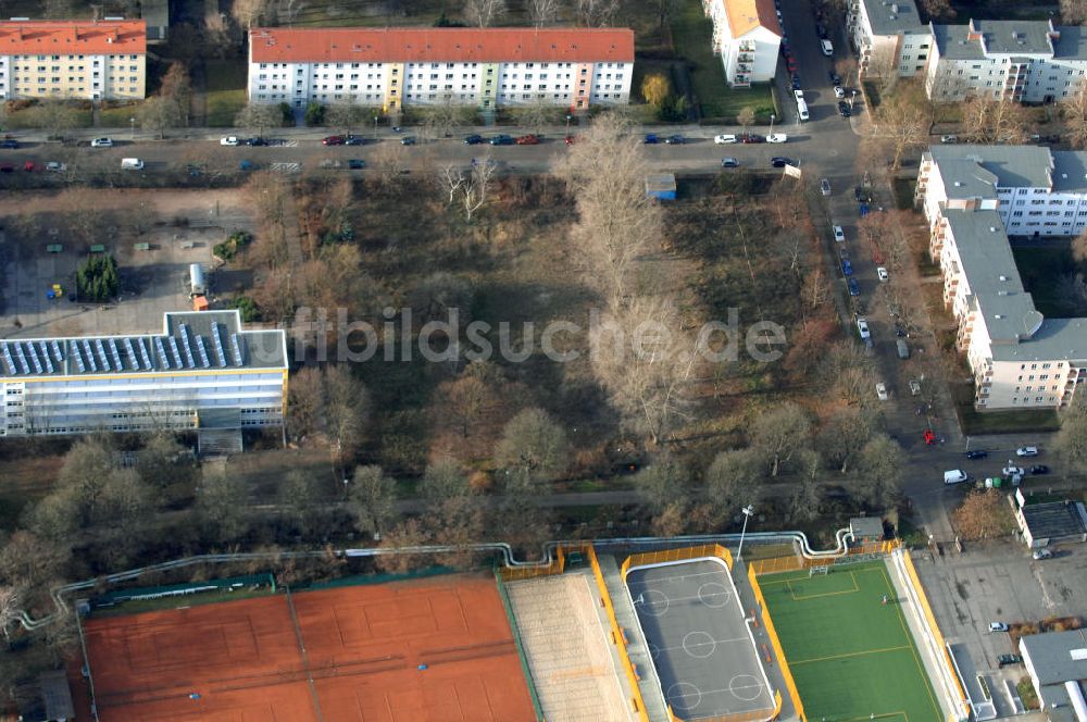 Luftaufnahme Berlin - Baufläche des geplanten Wohnneubauviertels Friedrichsfelder Stadtgärten in Berlin-Lichtenberg