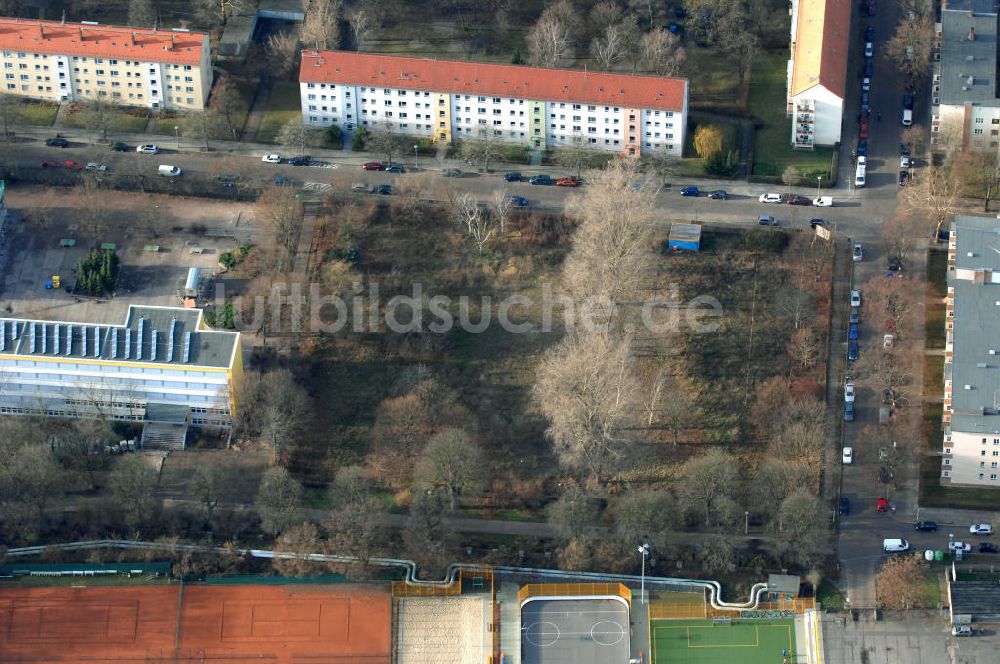 Berlin von oben - Baufläche des geplanten Wohnneubauviertels Friedrichsfelder Stadtgärten in Berlin-Lichtenberg