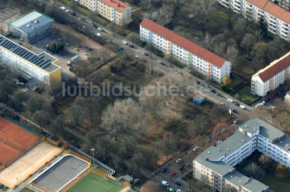 Luftaufnahme Berlin - Baufläche des geplanten Wohnneubauviertels Friedrichsfelder Stadtgärten in Berlin-Lichtenberg