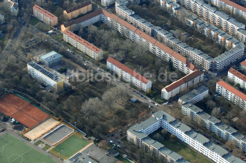 Berlin von oben - Baufläche des geplanten Wohnneubauviertels Friedrichsfelder Stadtgärten in Berlin-Lichtenberg