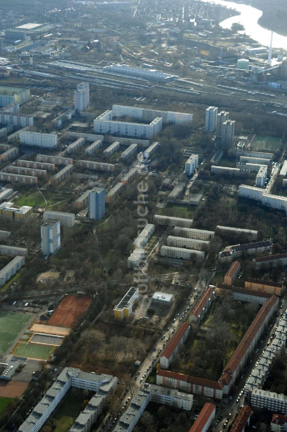 Berlin von oben - Baufläche des geplanten Wohnneubauviertels Friedrichsfelder Stadtgärten in Berlin-Lichtenberg