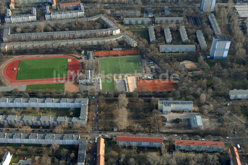 Luftbild Berlin - Baufläche des geplanten Wohnneubauviertels Friedrichsfelder Stadtgärten in Berlin-Lichtenberg