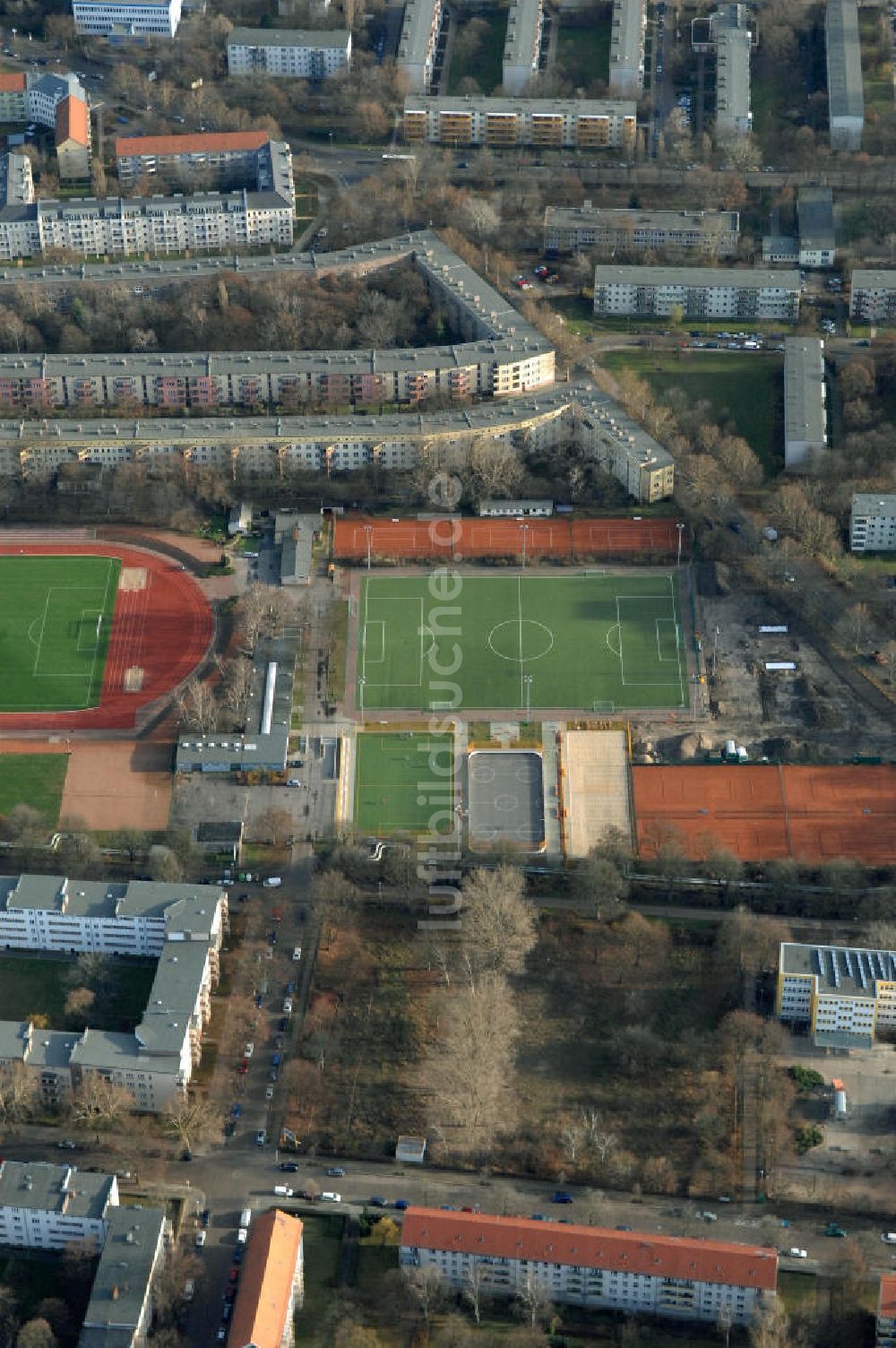 Luftaufnahme Berlin - Baufläche des geplanten Wohnneubauviertels Friedrichsfelder Stadtgärten in Berlin-Lichtenberg