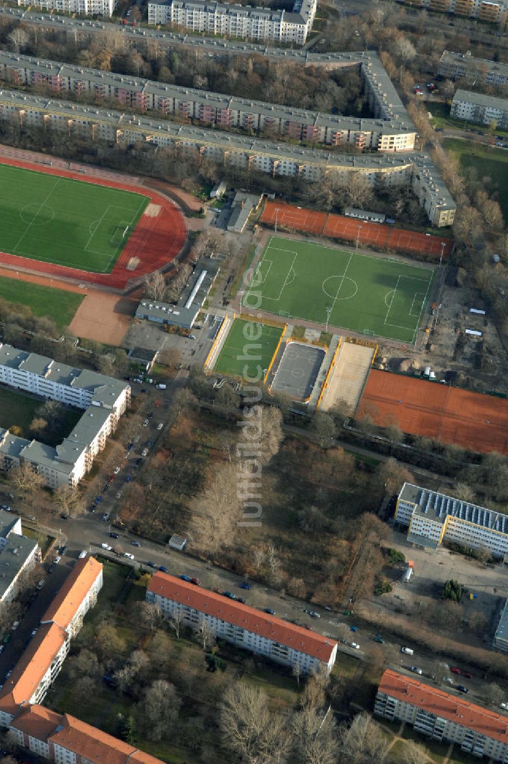 Berlin von oben - Baufläche des geplanten Wohnneubauviertels Friedrichsfelder Stadtgärten in Berlin-Lichtenberg