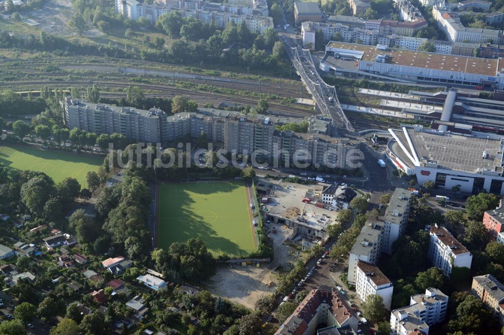 Berlin aus der Vogelperspektive: Baufläche für ein Studentenwohnheim am S-Bahnhof Gesundbrunnen-Center in Berlin Wedding