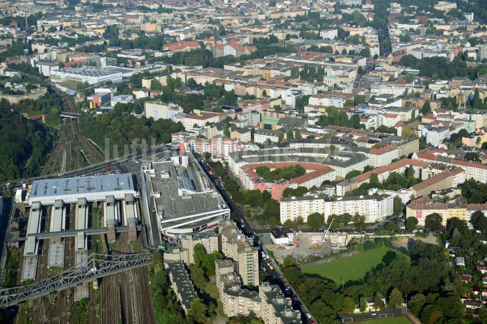 Luftaufnahme Berlin - Baufläche für ein Studentenwohnheim am S-Bahnhof Gesundbrunnen-Center in Berlin Wedding