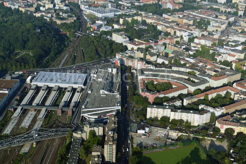 Luftbild Berlin - Baufläche für ein Studentenwohnheim am S-Bahnhof Gesundbrunnen-Center in Berlin Wedding