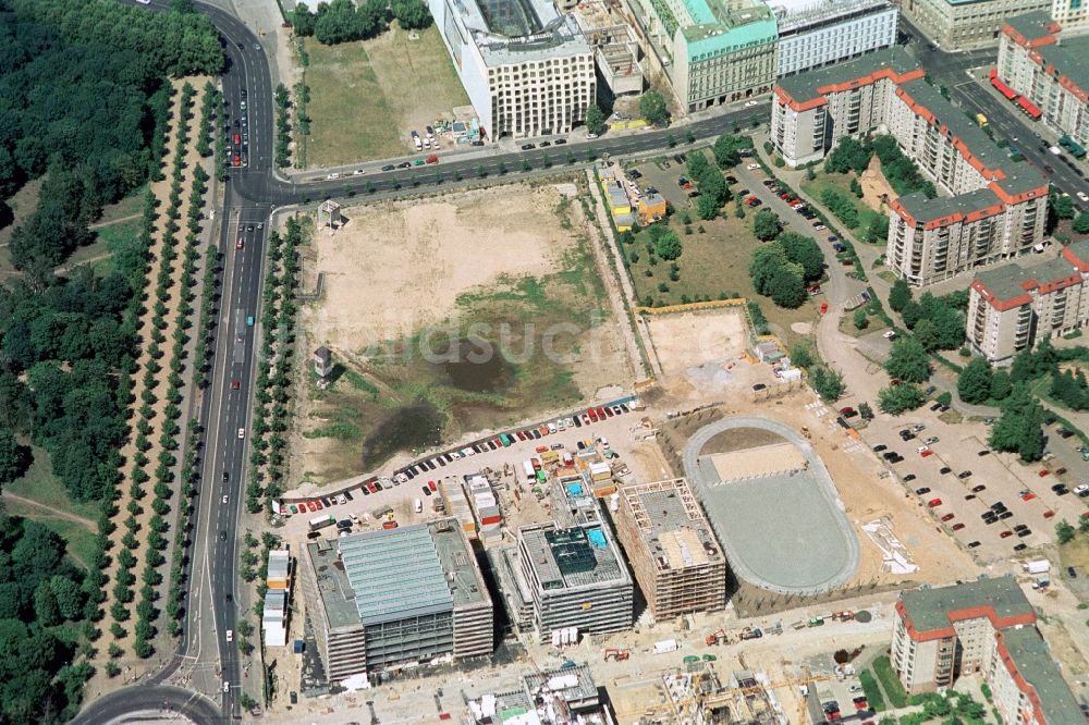 Berlin von oben - Bauflächen- Areal für das Holocaust Denkmal an der Behrenstraße - Ebertstraße im Stadtteil Mitte im Zentrum der deutschen Hauptstadt Berlin