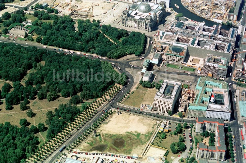 Berlin aus der Vogelperspektive: Bauflächen- Areal für das Holocaust Denkmal an der Behrenstraße - Ebertstraße im Stadtteil Mitte im Zentrum der deutschen Hauptstadt Berlin