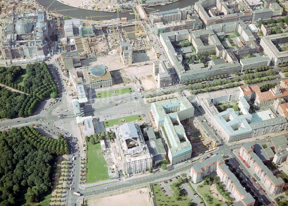 Berlin von oben - Baugeschehen am Brandenburger Tor.