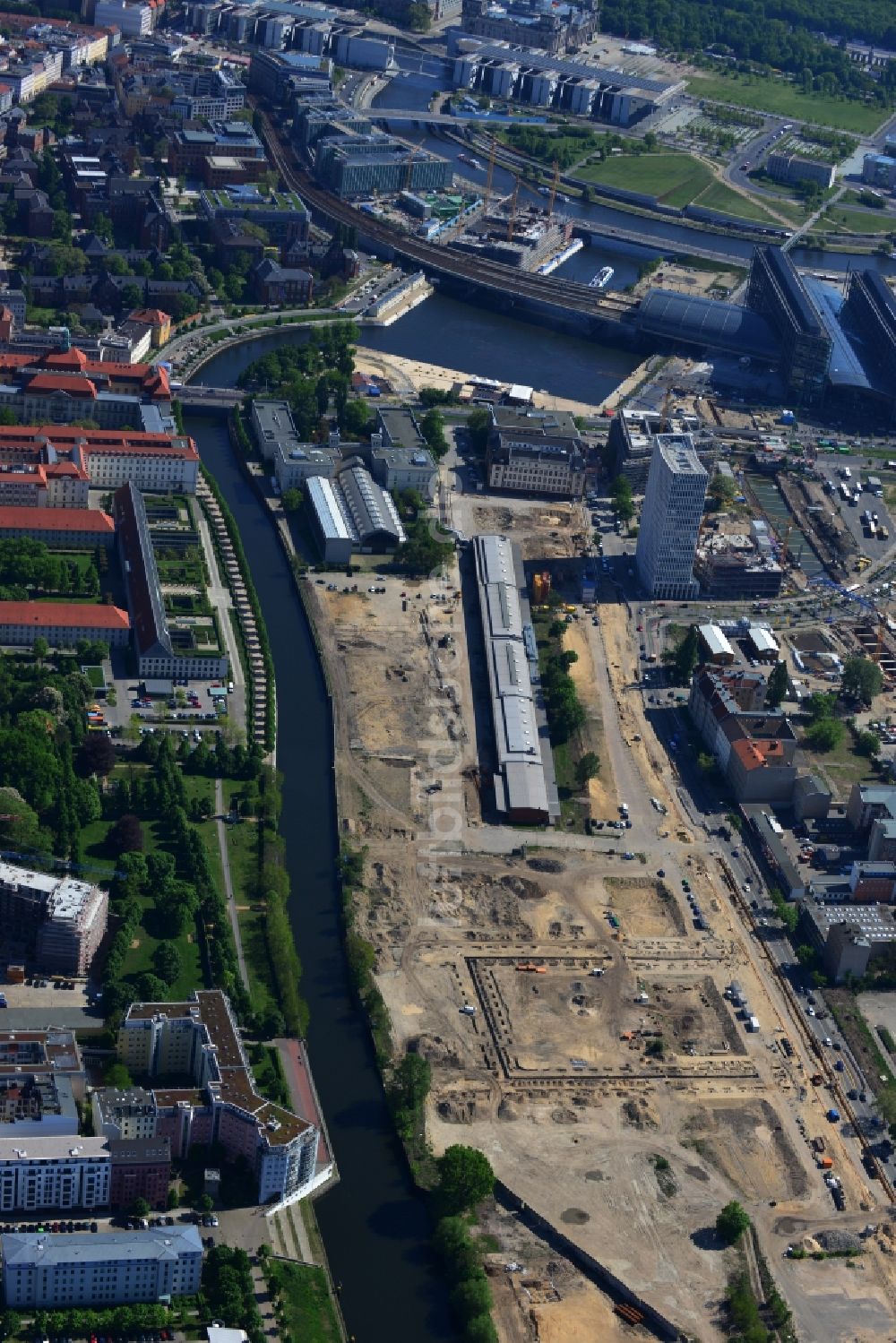 Luftaufnahme Berlin - Baugeschehen auf dem Entwicklungsgebiet Europacity an der Heidestraße am Spreeufer im Ortsteil Moabit in Berlin - Mitte