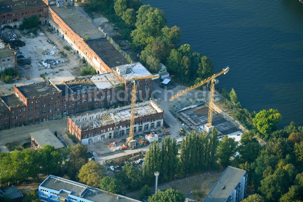 Berlin von oben - Baugeschehen am Gebäudekomplex der alten REWATEX - Wäscherei im Ortsteil Spindlersfeld in Berlin, Deutschland