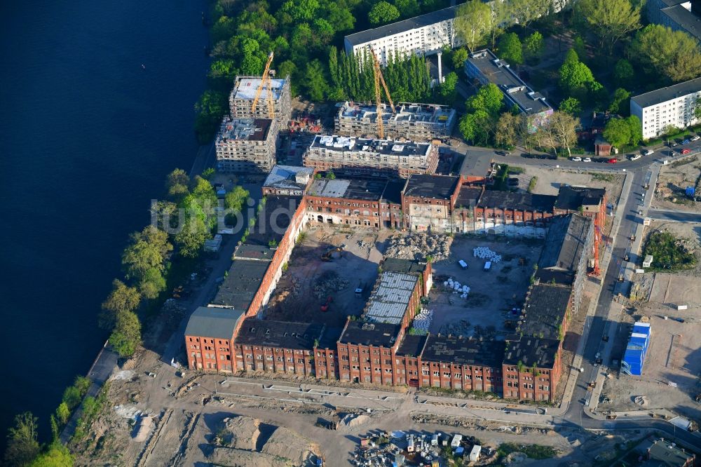 Berlin von oben - Baugeschehen am Gebäudekomplex der alten REWATEX - Wäscherei im Ortsteil Spindlersfeld in Berlin, Deutschland