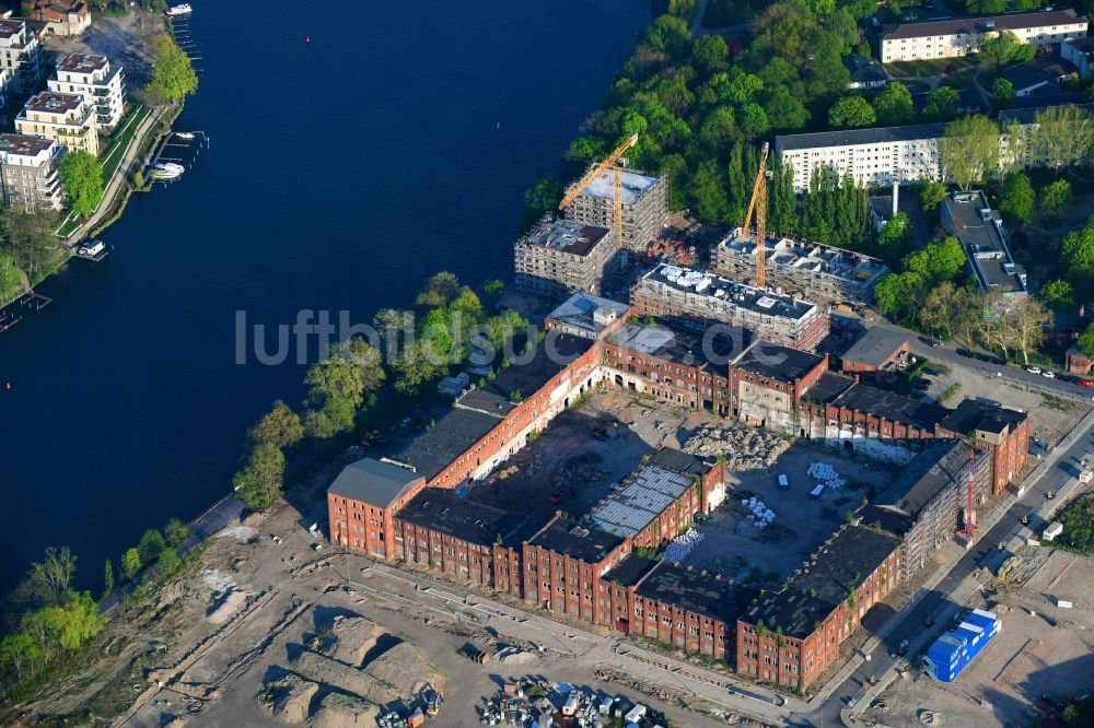 Luftbild Berlin - Baugeschehen am Gebäudekomplex der alten REWATEX - Wäscherei im Ortsteil Spindlersfeld in Berlin, Deutschland