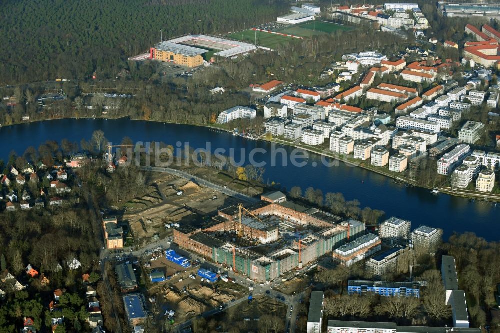 Luftbild Berlin - Baugeschehen am Gebäudekomplex der alten REWATEX - Wäscherei im Ortsteil Spindlersfeld in Berlin, Deutschland