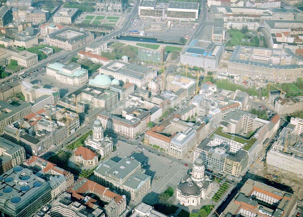 Luftbild Berlin - Baugeschehen am Gendarmenmarkt in Berlin - Mitte.