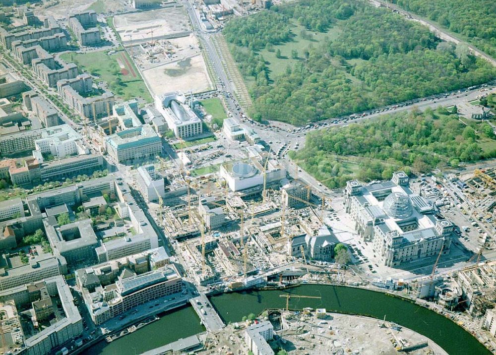 Luftbild Berlin - Baugeschehen am Pariser Platz in Berlin-Mitte.