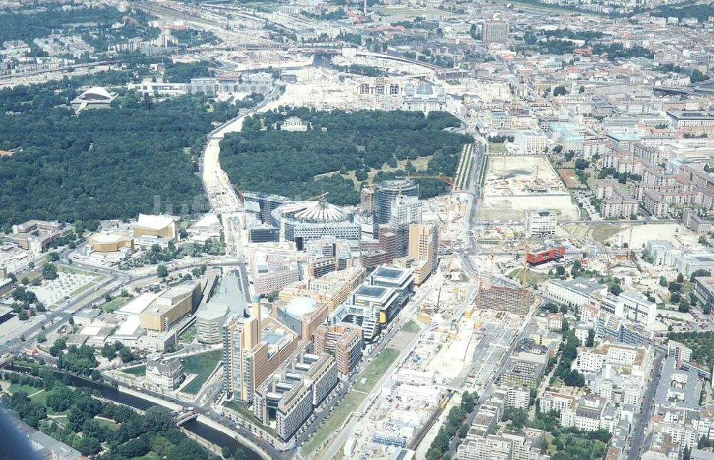 Berlin - Tiergarten von oben - Baugeschehen am Potsdamer Platz in Berlin-Tiergarten.