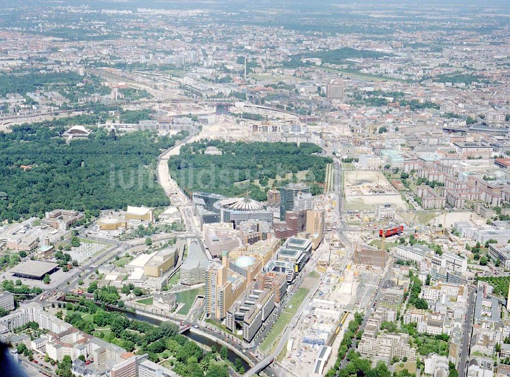 Berlin - Tiergarten aus der Vogelperspektive: Baugeschehen am Potsdamer Platz in Berlin-Tiergarten.