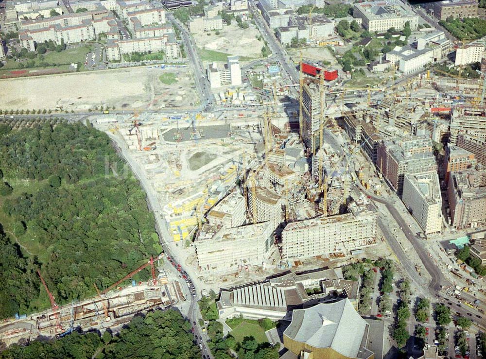 Berlin - Tiergarten von oben - Baugeschehen am Sony-Center auf dem Potsdamer Platz in Berlin-Tiergarten.