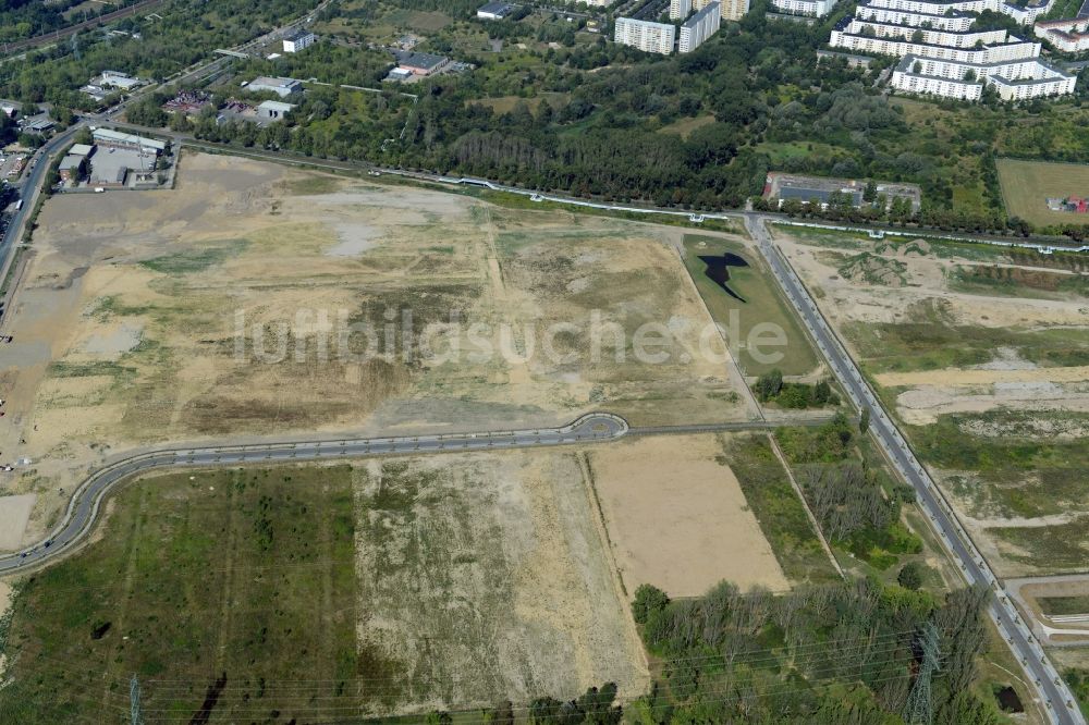 Luftbild Berlin - Baugrund auf dem Gelände des ehemaligen Klärwerks Falkenberg im Bezirk Marzahn-Hellersdorf in Berlin