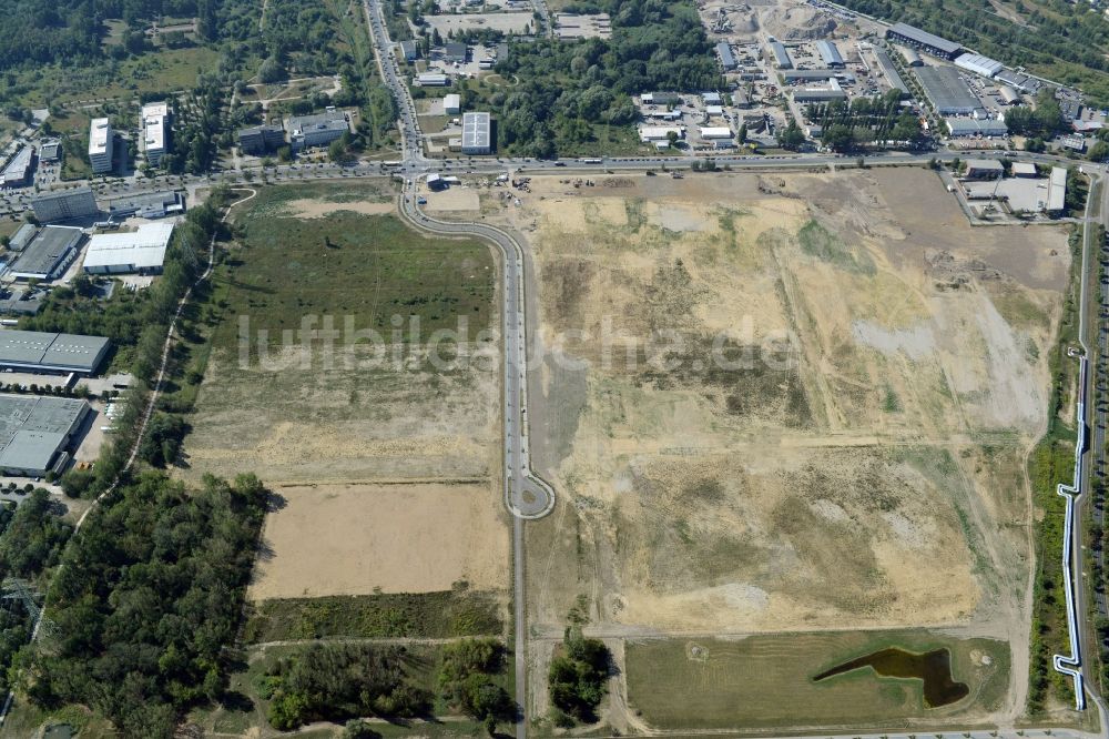 Luftaufnahme Berlin - Baugrund auf dem Gelände des ehemaligen Klärwerks Falkenberg im Bezirk Marzahn-Hellersdorf in Berlin